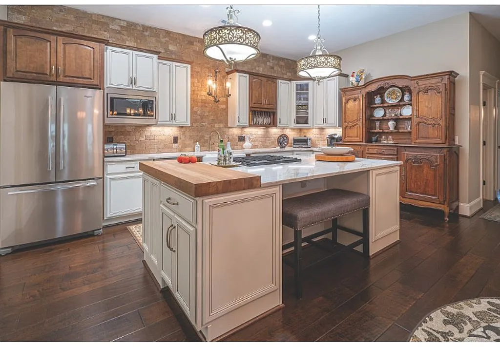 4743 Leigh Ln photo 1