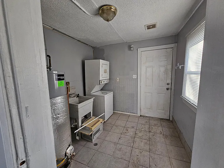 6828 Meadow Ave — Photo 10