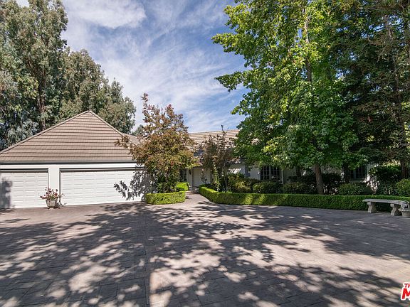 3rd image of 1449 Doral Cir