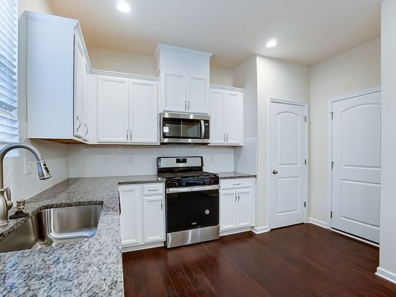 Photo representation of Harper plan. Colors, finishes and options will vary.