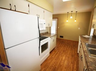 1832 6th St SW, Minot, ND 58701