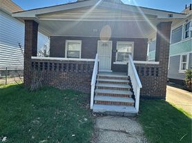 816 London Rd, Cleveland, OH