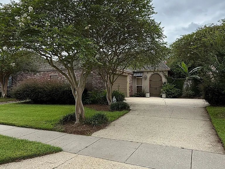 10243 Hillmont Ave — Photo 1