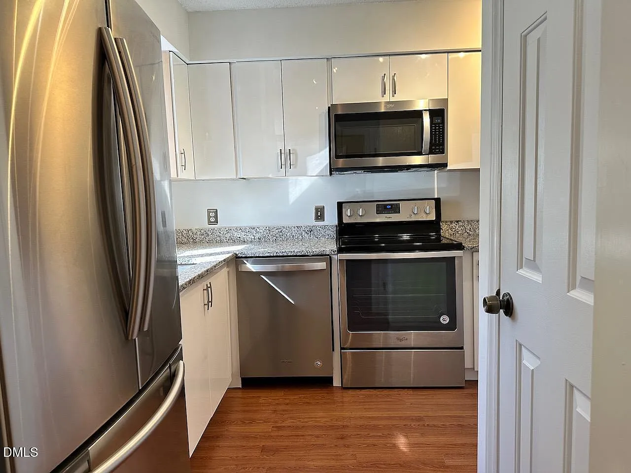 2 bed, 2.5 bath, 1243 sqft, $1,595 — Photo 3