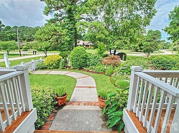 3rd image of 824 Robert E Lee Dr