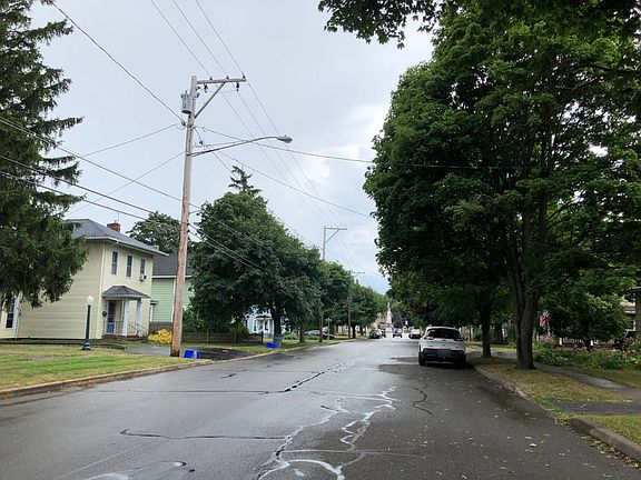 4th image of 3196 East Ave