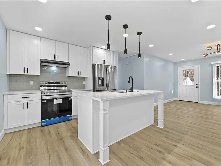 1728 Wayland Cir — Photo 5