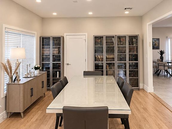 3rd image of 344 Bayview Avenue