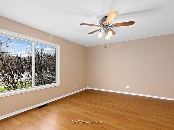 5th image of 3056 Winchester Ct W