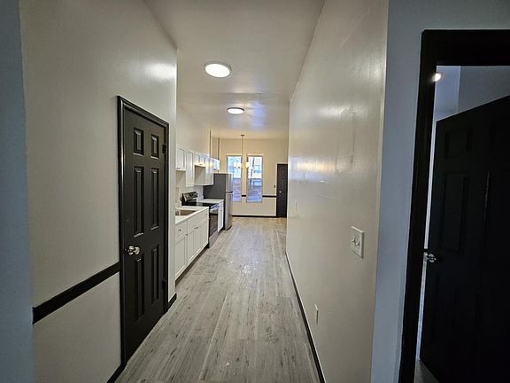 4th image of 61 White St