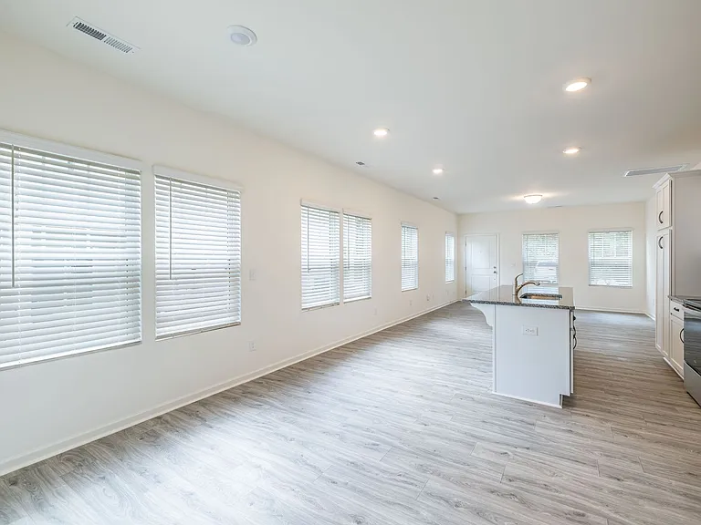 436 Kinnerton Pl — Photo 9