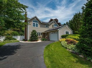 28 Arcadia Dr, Dix Hills, NY 11746