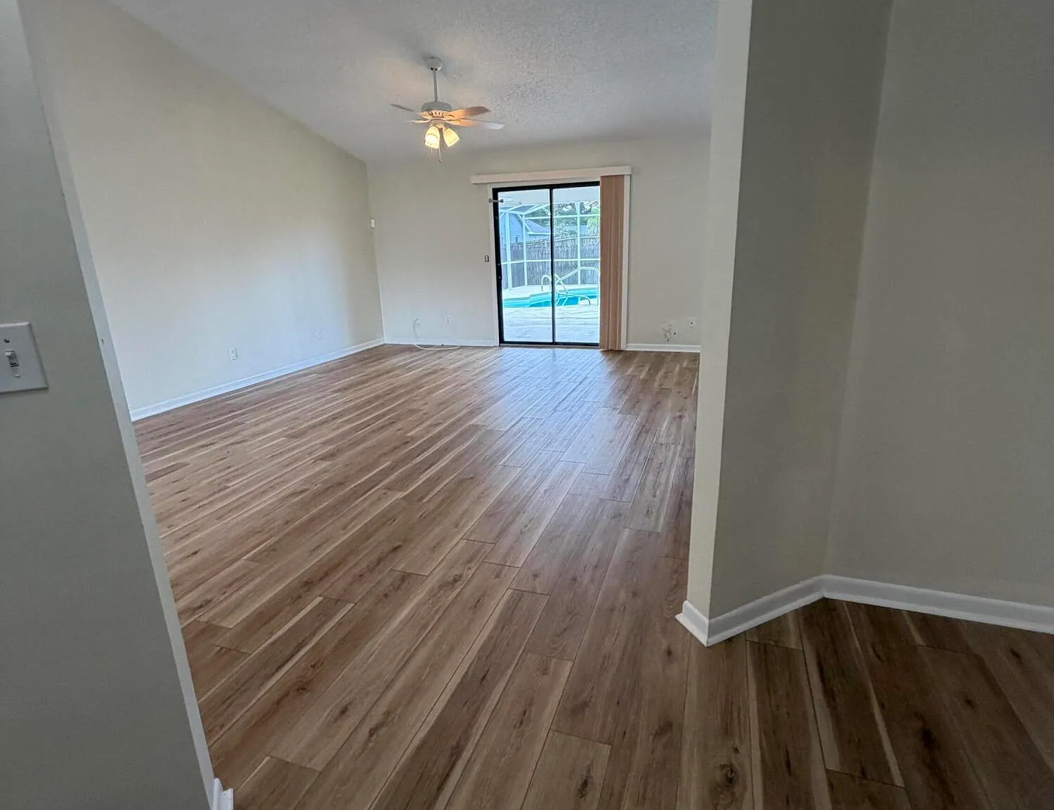3 bed, 2.0 bath, 1411 sqft, $2,400 — Photo 3