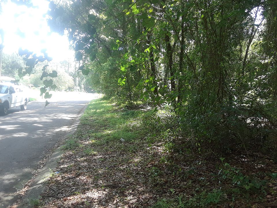 2nd image of 403 Violet Ln