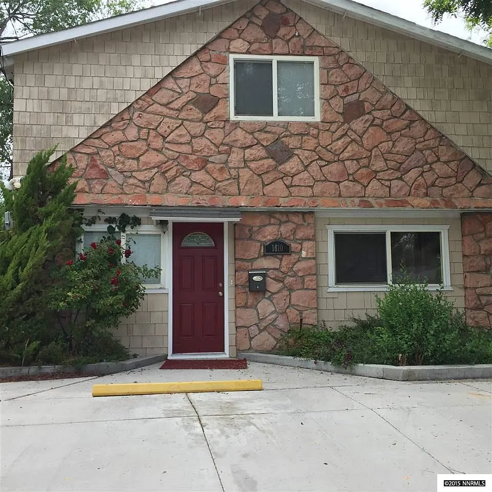 1610 N Stewart St photo 1