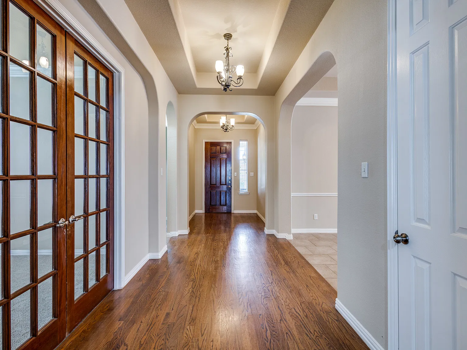4 bed, 3933 sqft, $3,800 — Photo 3
