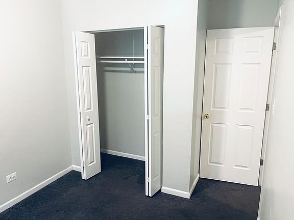 4th image of 4915 S Drexel Blvd #104