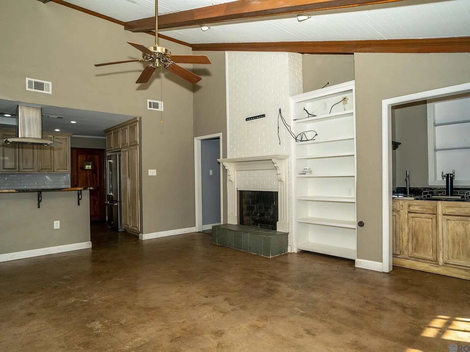 4 bed, 2822 sqft, $3,200 — Photo 3