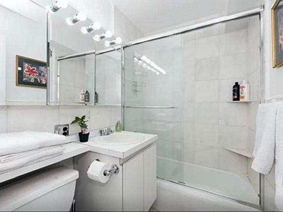 5th image of 279 E 44th St APT 16F