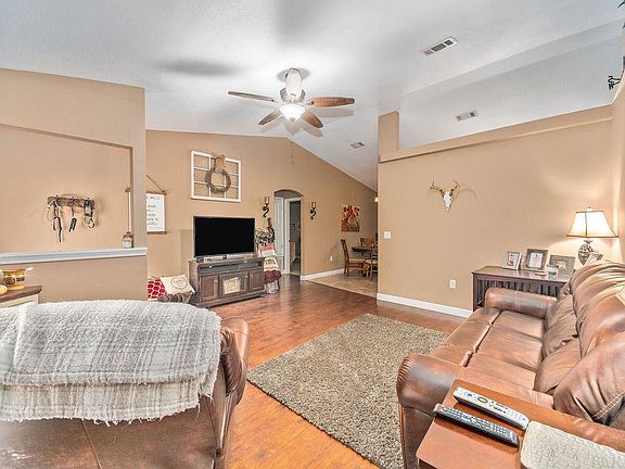 2nd image of 3010 Apache Dr