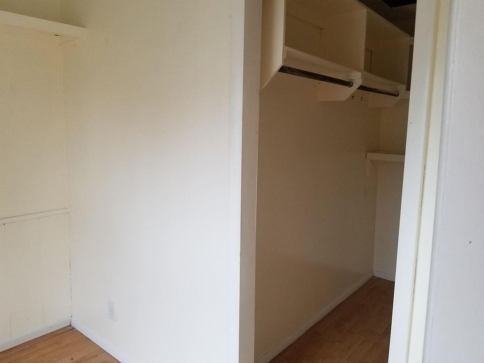 2nd image of 602 E Chestnut St