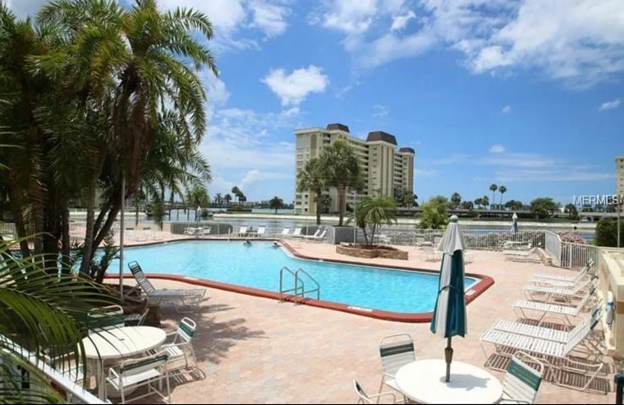 2 bed, 1040 sqft, $2,400 — Photo 3