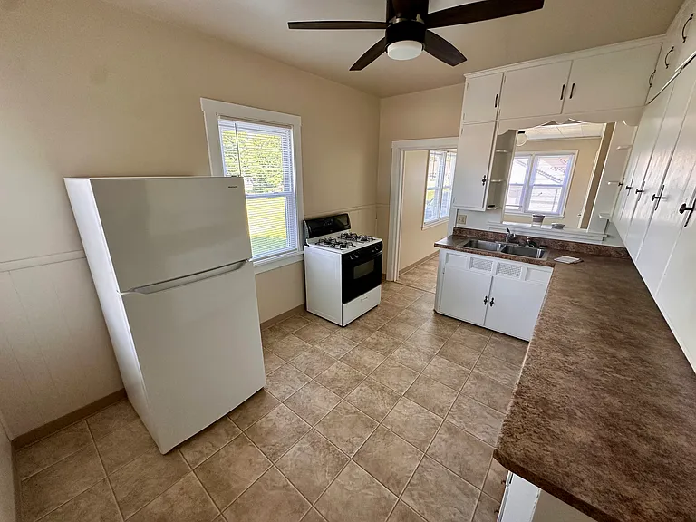 2529 Pearl St — Photo 5