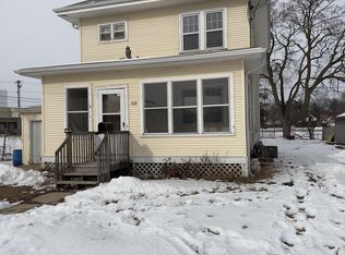 436 W 2nd St, Oconomowoc, WI 53066