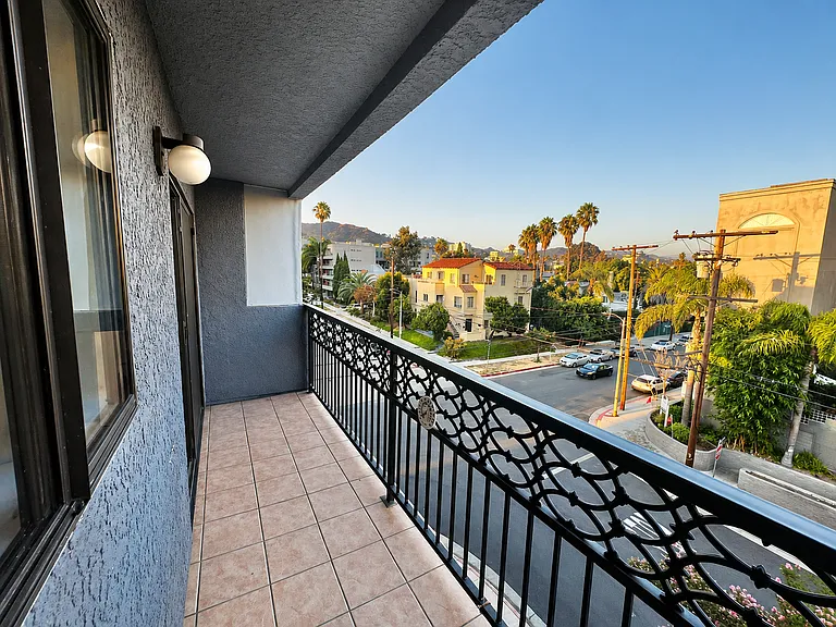 1355 N Sierra Bonita Ave #402 — Photo 32
