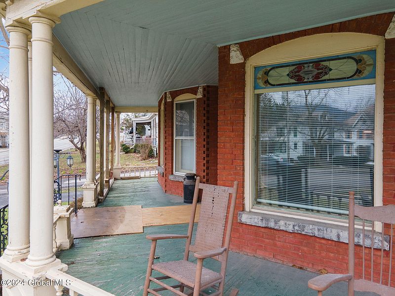 4th image of 425 W Main Street