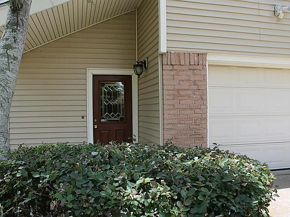 3rd image of 13843 Sheri Hollow Ln