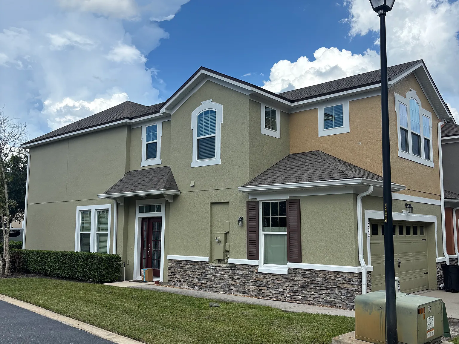3 bed, 2.5 bath, 1830 sqft, $2,200 — Photo 2