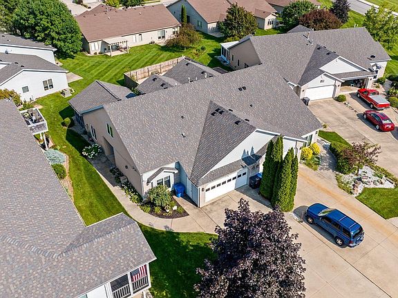 3rd image of 25 S Pinehurst Ct