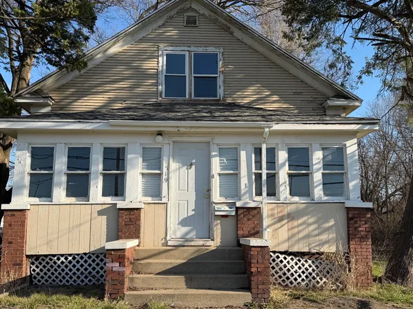 1519 E Fairchild St, Danville, IL 61832