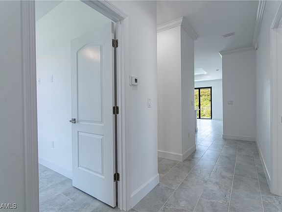 5th image of 597 Carolina Ave
