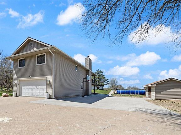 3rd image of 21588 McPherson Ave