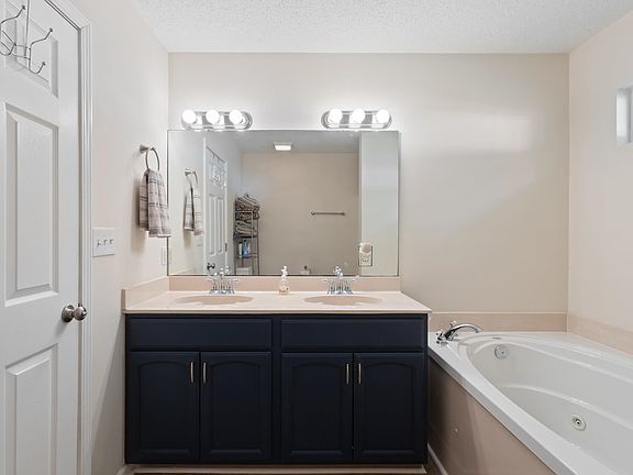 5th image of 113 Coral Crest Dr.