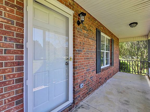 4th image of 130 Meadowview Ln