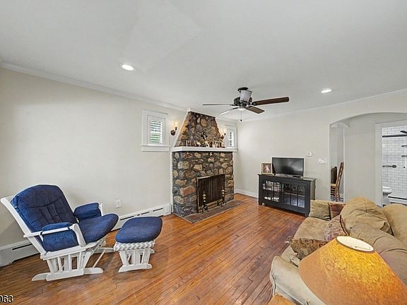 2nd image of 121 Franklin Rd