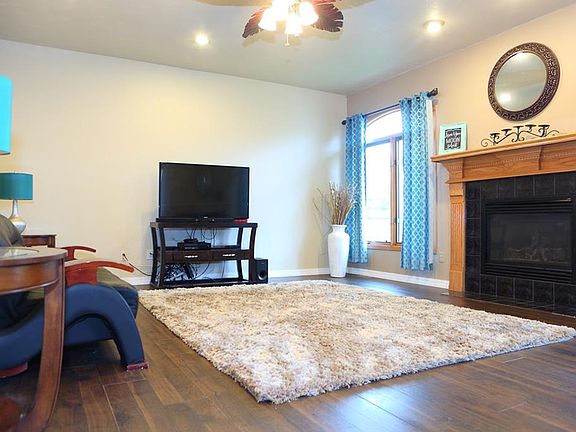 2nd image of 7593 Aspen Dr