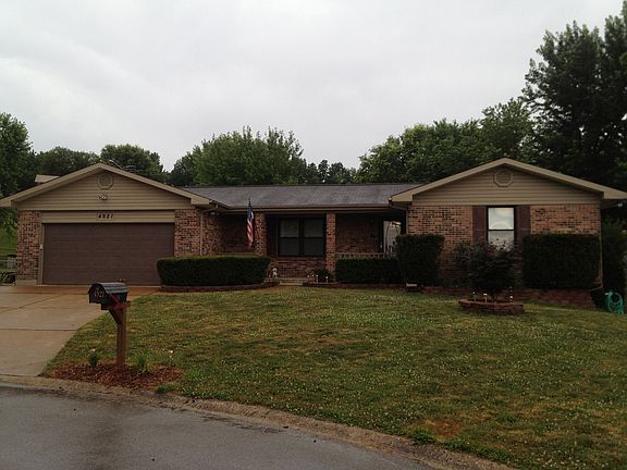 located on quiet cul de sac 