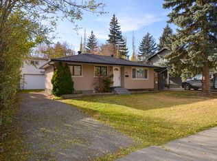 215 Simons Rd NW, Calgary, AB T2K 2X4