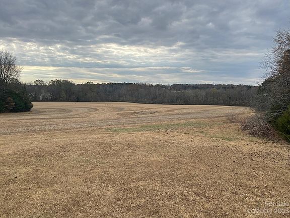 4th image of 2423 Jim Johnson Rd