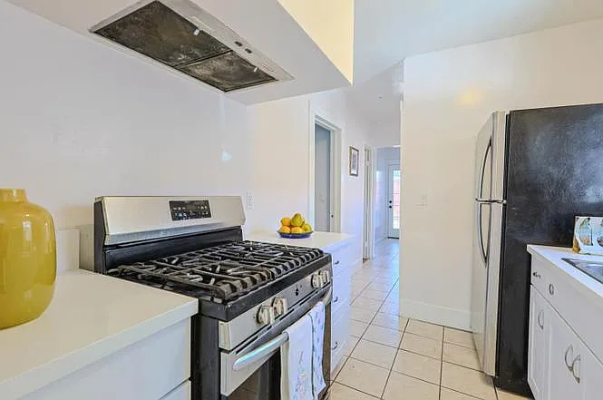 421 Elizabeth St — Photo 17