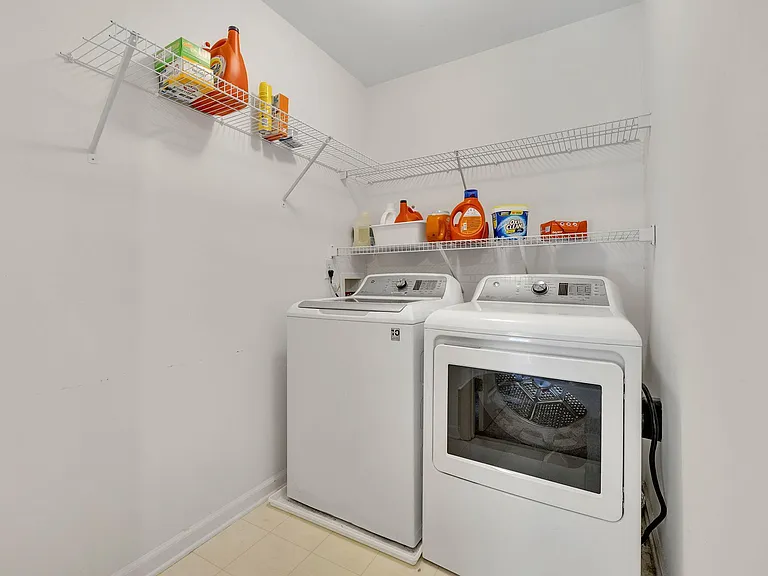 407 Normandy Cir — Photo 34