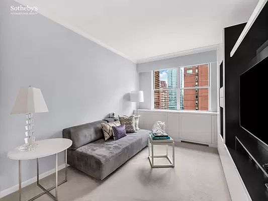 5th image of 300 E 71st St APT 12O