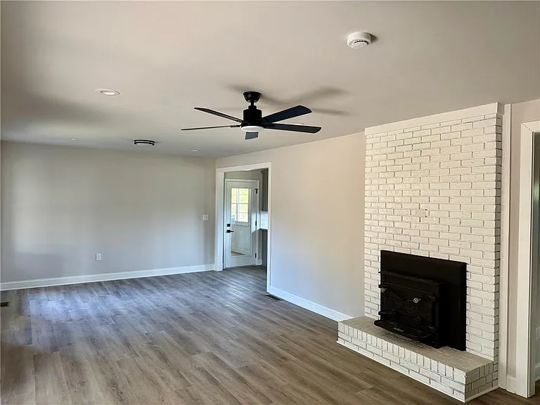 2360 Gravel Springs Rd — Photo 3