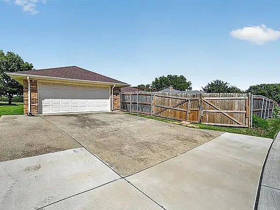 2226 Carmel Dr — Photo 25