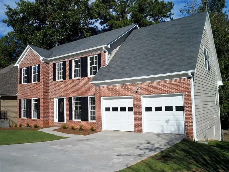 4 bed, 2.5 bath, 2660 sqft, $2,800 — Photo 2