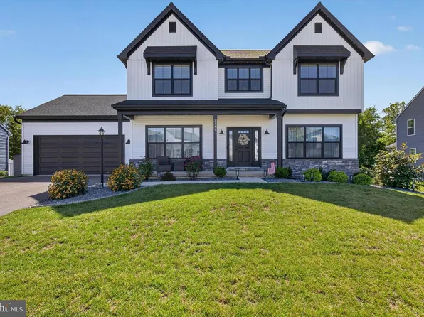 2249 S Autumn Chase Dr, Mechanicsburg, PA 17055